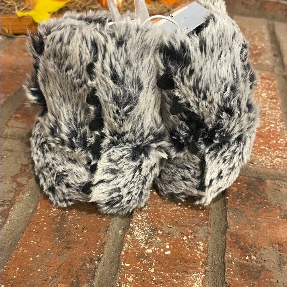 Cat & Jack Fuzzy Gray Slippers